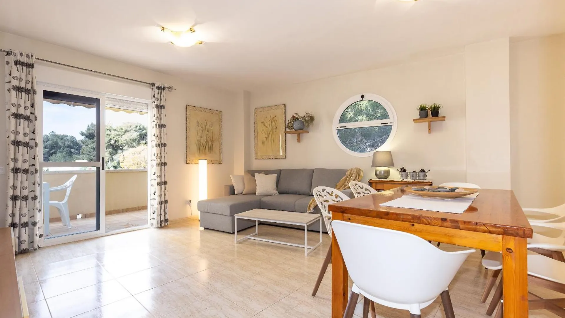 Uhc Aqua Family Complex Apartman Salou